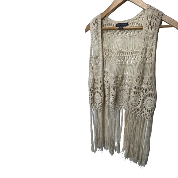 KENDALL AND KYLIE IVORY CROCHET BOHO FRINGED SLEEVELESS VEST - Picture 3 of 12